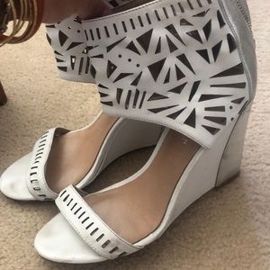 Nicole Miller white pumps 4" heels